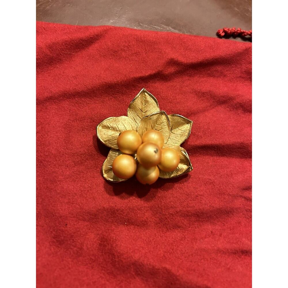 Big & Beautiful Vintage Faux Pearl & Metal Leaves Flower Brooch Pin